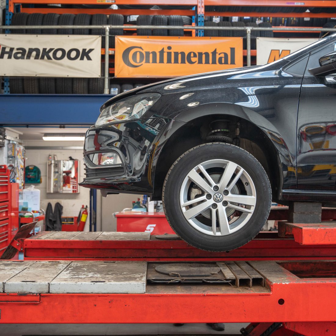 Tyre Fitting on a VW, while on a ramp