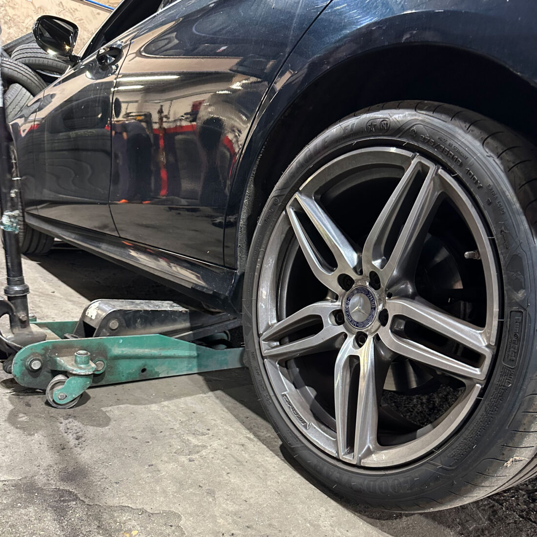 Mercedes Tyre Fitting at UK Tyres